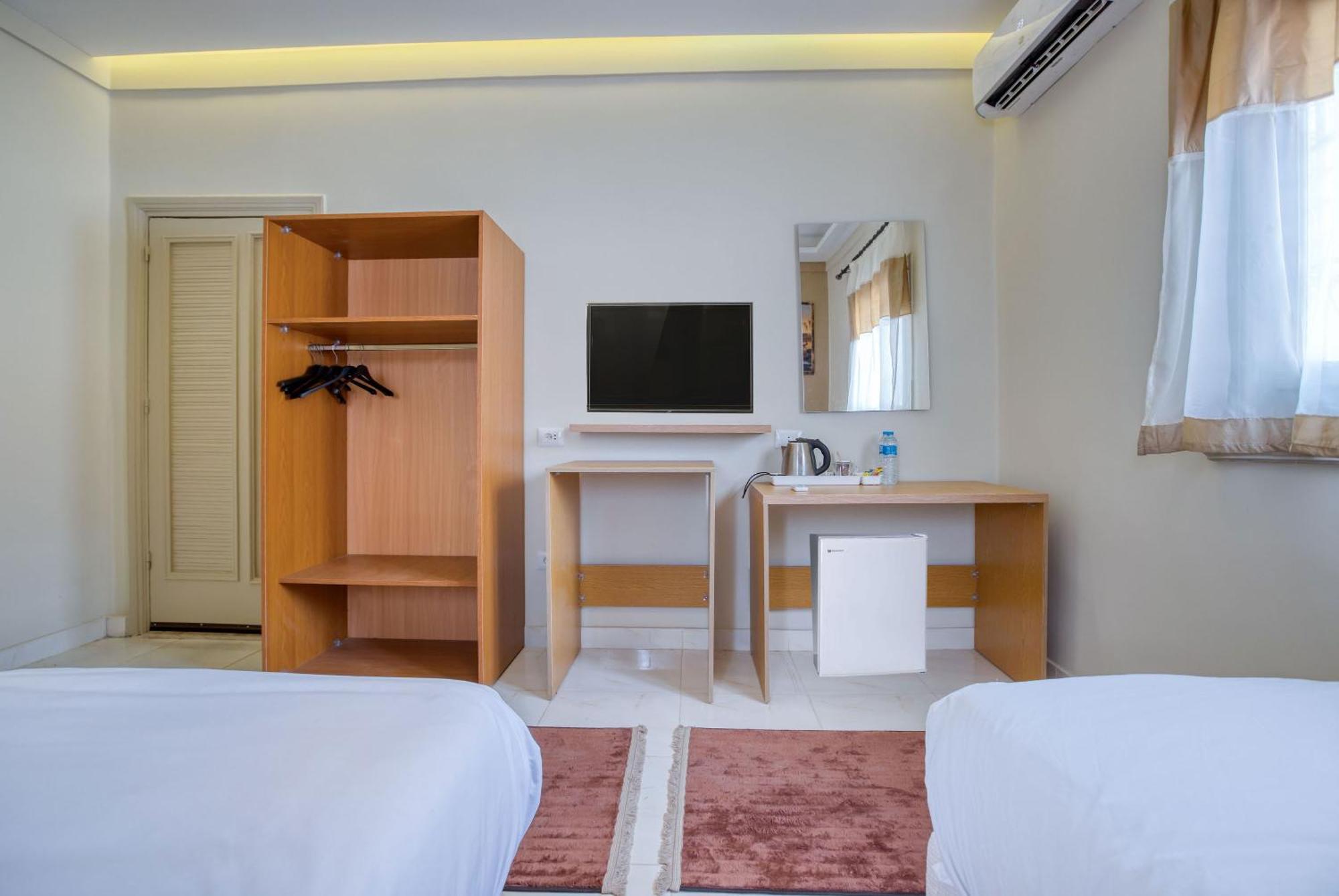 The Grand Pyramids View Hotel Kafret el-Gabal Habitación foto