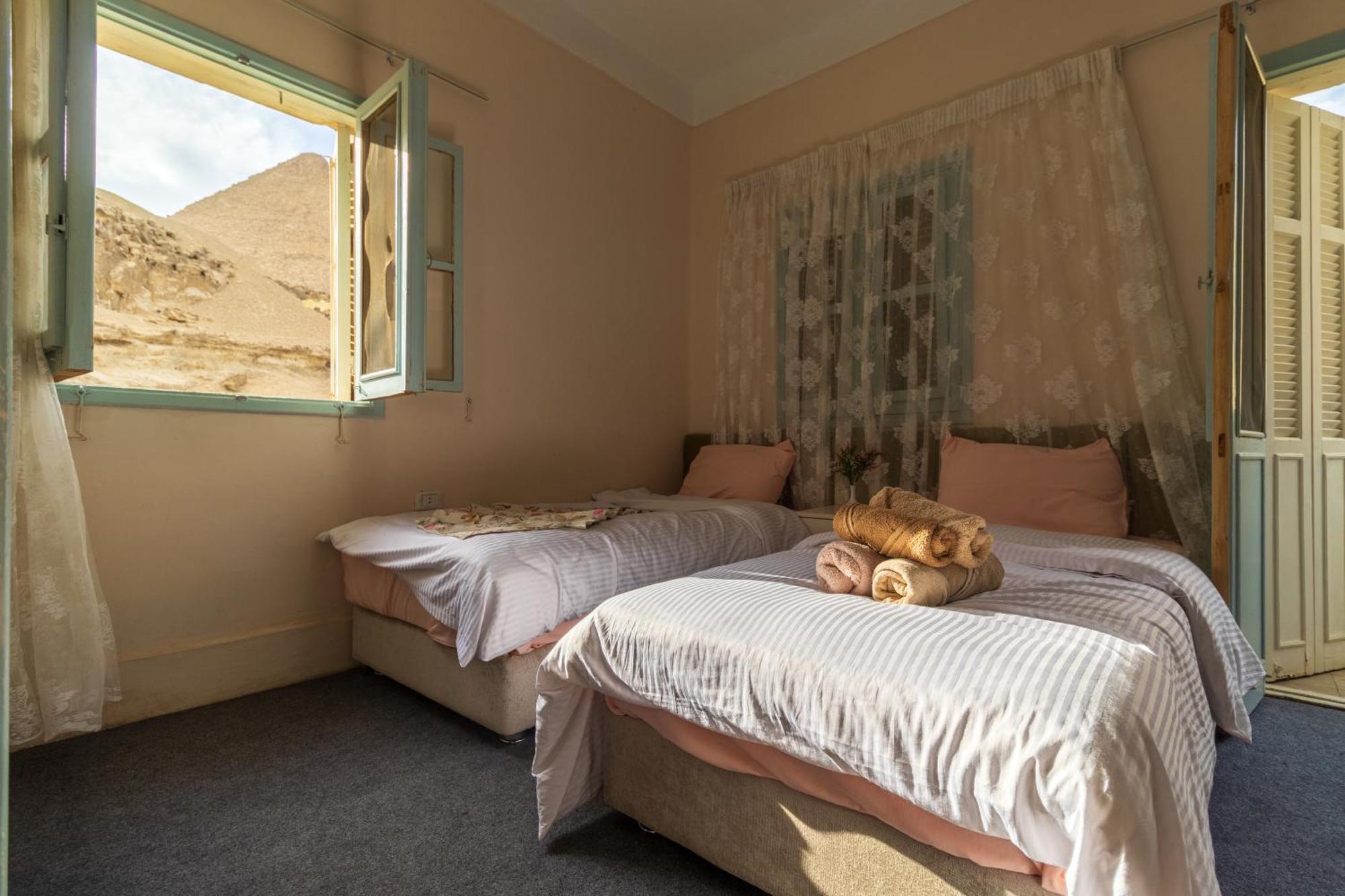 The Grand Pyramids View Hotel Kafret el-Gabal Habitación foto